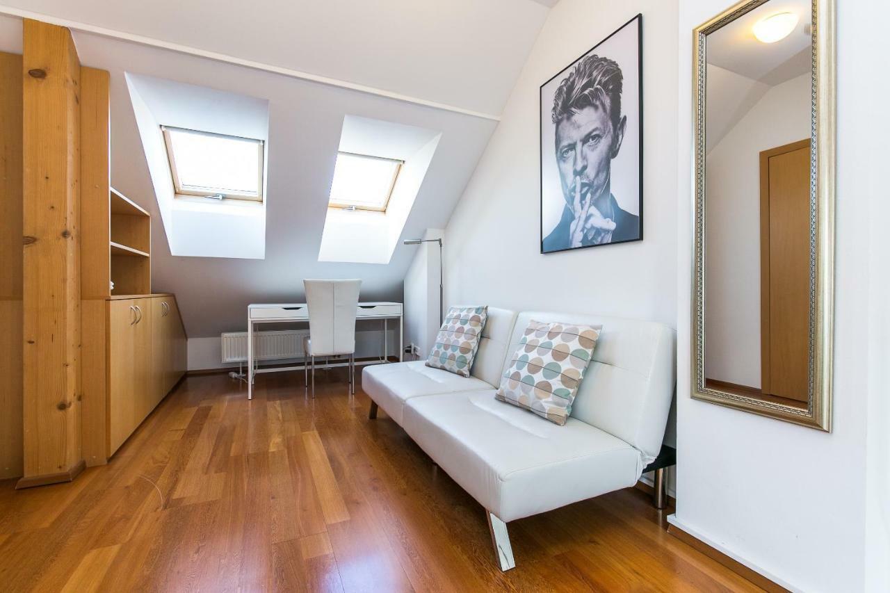 Attic Apartment By Wenceslas Square Prag Eksteriør billede